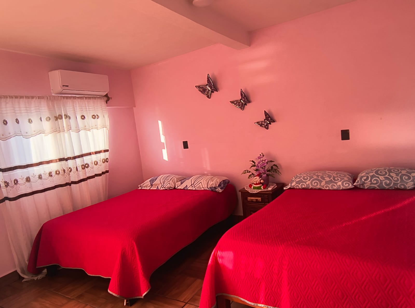 2 camas matrimoniales Cuádruple (hasta para 4 personas) Hotel Ricarda Yopes